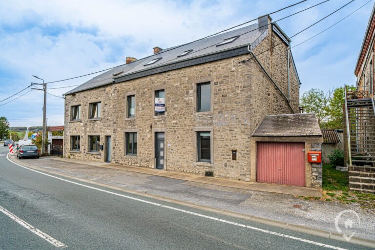 Condrogest - Spacieuse maison en pierre de 200m² à vendre à Agimont