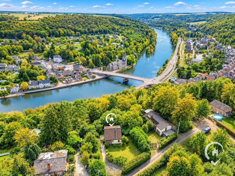 Condrogest - Chalet sur 34 ares à vendre à Hastière - beau potentiel