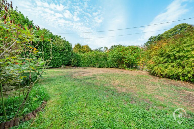 Condrogest - Chalet sur 34 ares à vendre à Hastière - beau potentiel