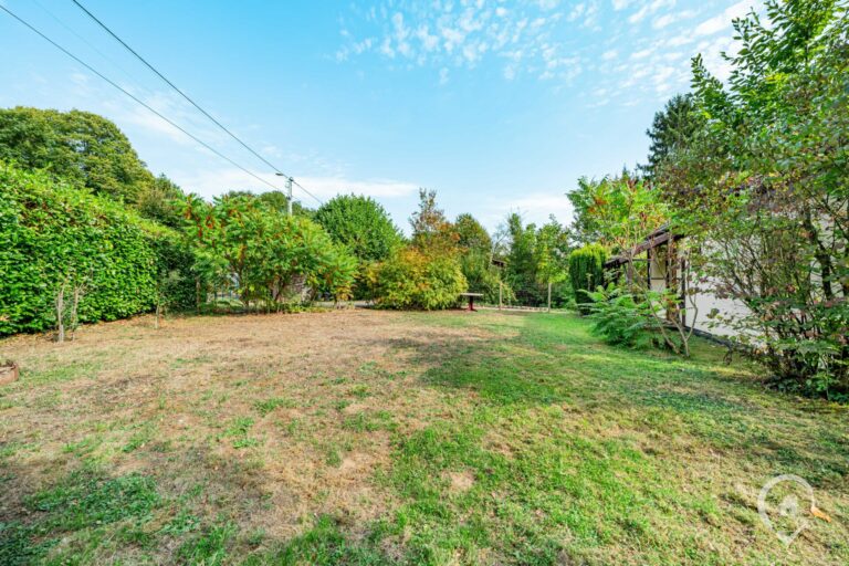 Condrogest - Chalet sur 34 ares à vendre à Hastière - beau potentiel