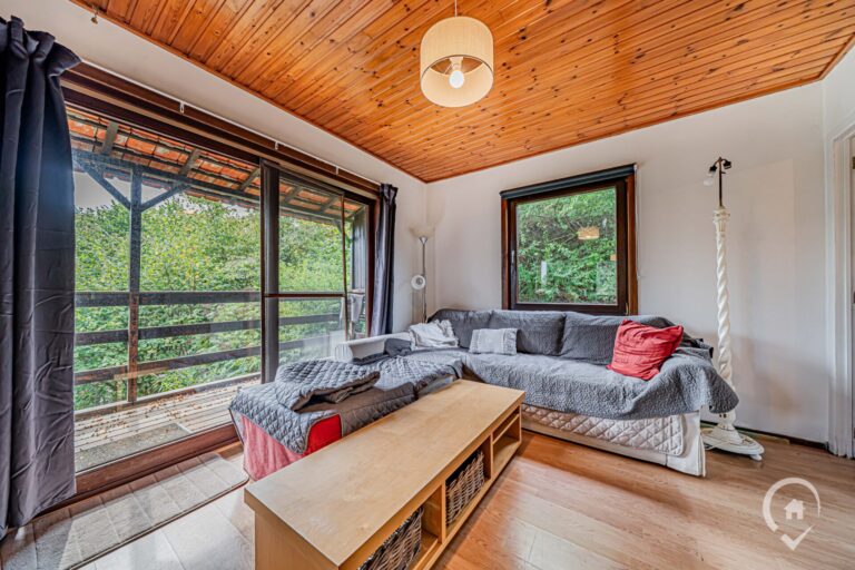 Condrogest - Chalet sur 34 ares à vendre à Hastière - beau potentiel