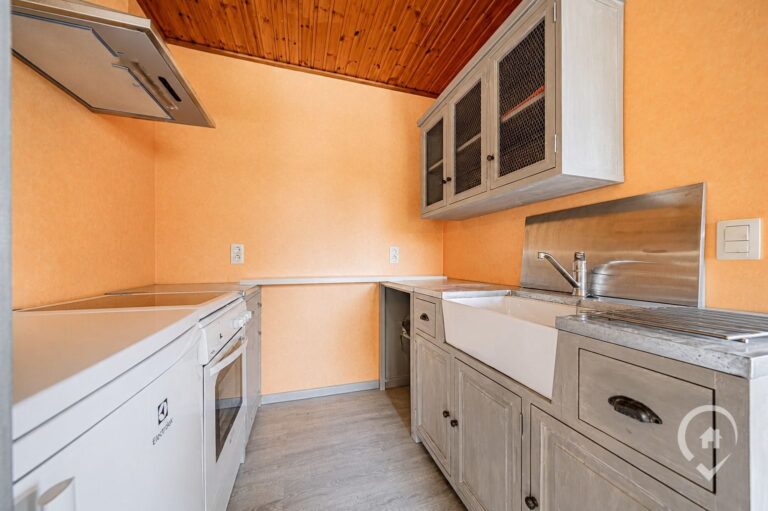 Condrogest - Chalet sur 34 ares à vendre à Hastière - beau potentiel