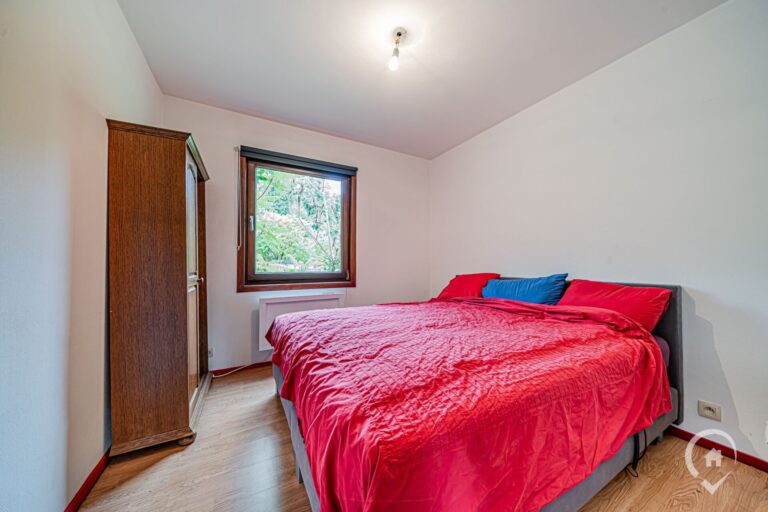 Condrogest - Chalet sur 34 ares à vendre à Hastière - beau potentiel