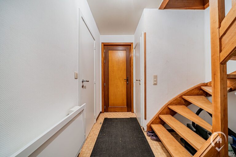 Condrogest - Chalet sur 34 ares à vendre à Hastière - beau potentiel