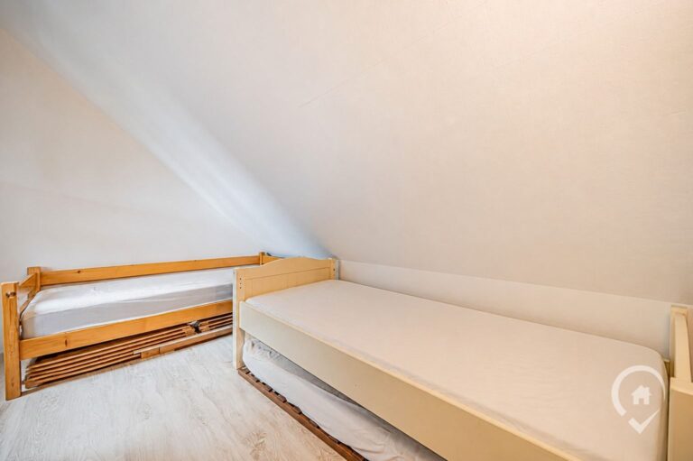 Condrogest - Chalet sur 34 ares à vendre à Hastière - beau potentiel