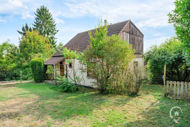 Condrogest - Chalet sur 34 ares à vendre à Hastière - beau potentiel