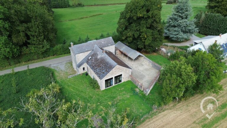 Condrogest - Ancienne école aux multiples possibilités à vendre à Flostoy