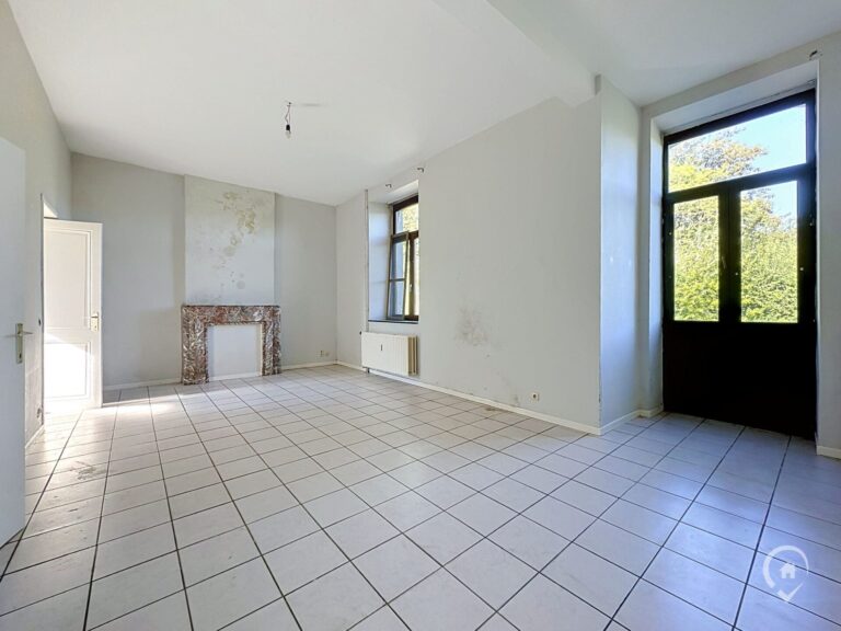Condrogest - Ancienne école aux multiples possibilités à vendre à Flostoy