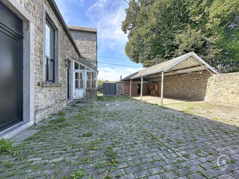 Condrogest - Ancienne école aux multiples possibilités à vendre à Flostoy