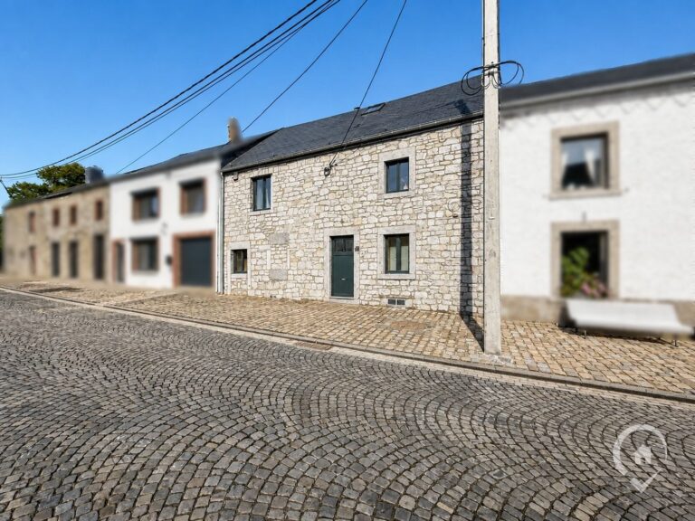 Condrogest - Maison 4 chambres entièrement rénovée à vendre à Barcenal