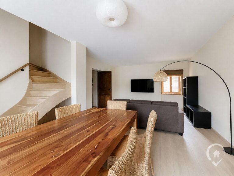 Condrogest - Maison 4 chambres entièrement rénovée à vendre à Barcenal