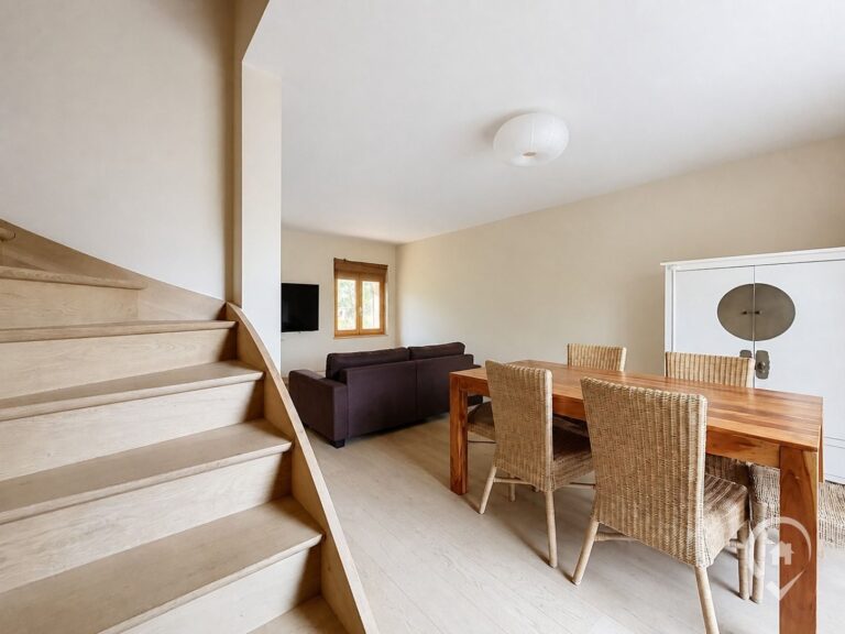 Condrogest - Maison 4 chambres entièrement rénovée à vendre à Barcenal