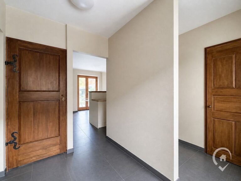 Condrogest - Maison 4 chambres entièrement rénovée à vendre à Barcenal