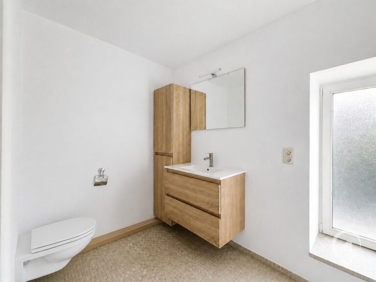 Condrogest - Maison 4 chambres entièrement rénovée à vendre à Barcenal