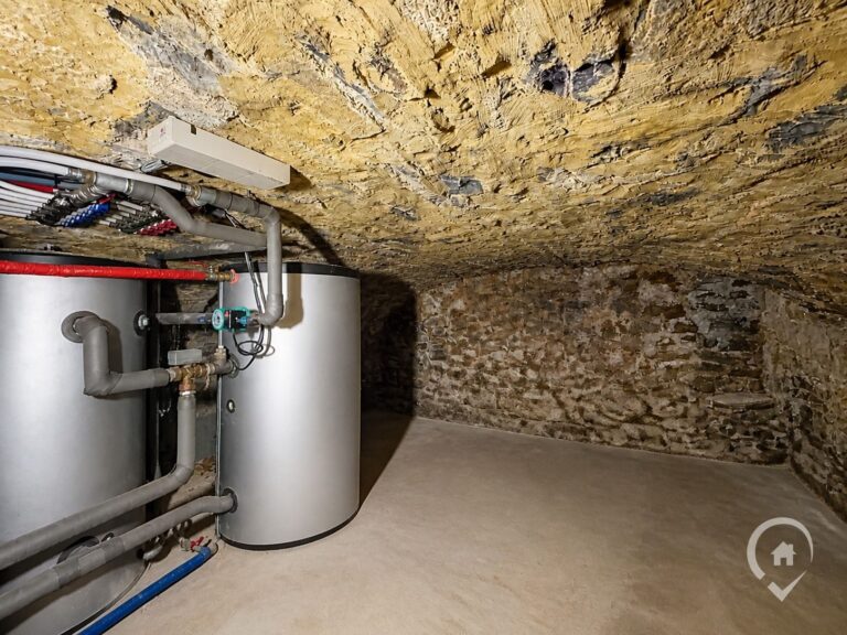 Condrogest - Maison 4 chambres entièrement rénovée à vendre à Barcenal