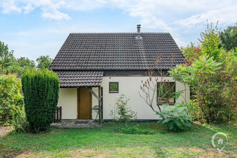 Condrogest - Chalet sur 34 ares à vendre à Hastière - beau potentiel