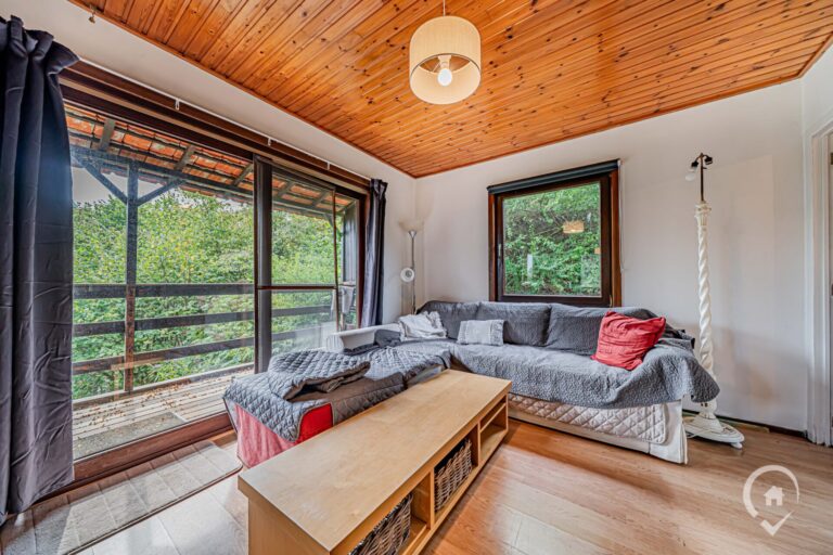 Condrogest - Chalet sur 34 ares à vendre à Hastière - beau potentiel