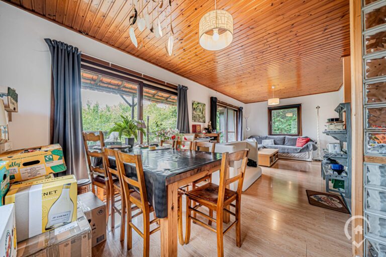 Condrogest - Chalet sur 34 ares à vendre à Hastière - beau potentiel