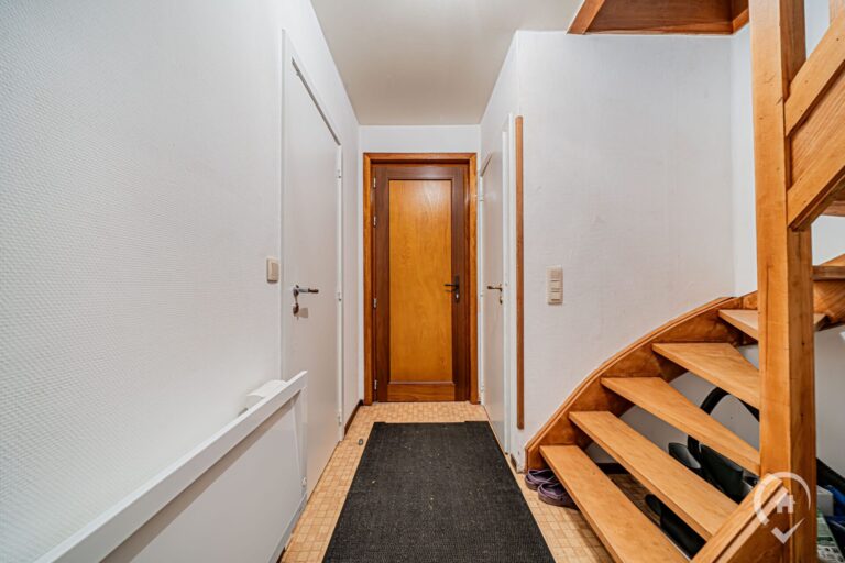 Condrogest - Chalet sur 34 ares à vendre à Hastière - beau potentiel