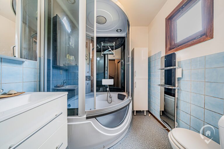 Condrogest - Chalet sur 34 ares à vendre à Hastière - beau potentiel