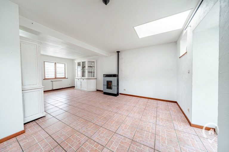 Condrogest - Maison en pierre à vendre à Onhaye