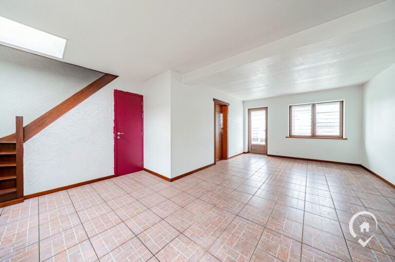 Condrogest - Maison en pierre à vendre à Onhaye