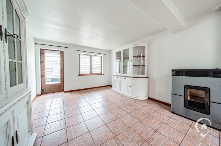 Condrogest - Maison en pierre à vendre à Onhaye