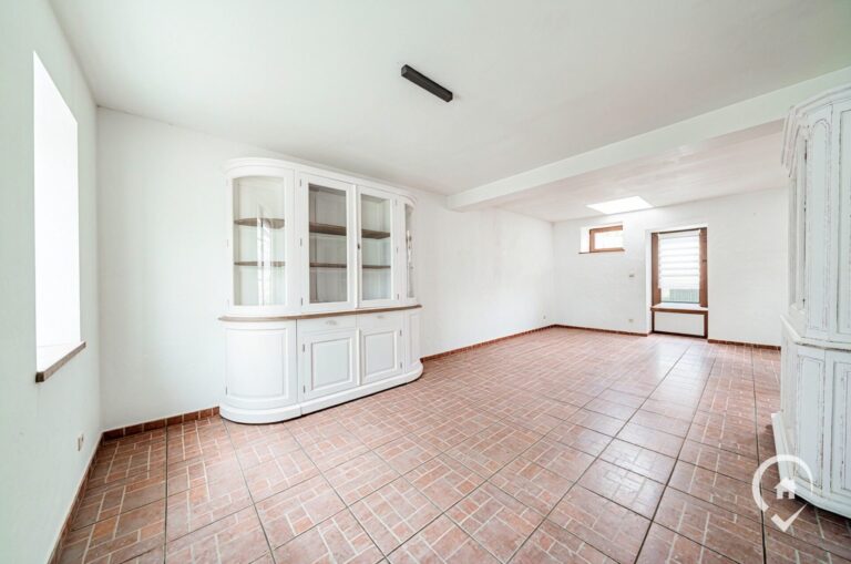 Condrogest - Maison en pierre à vendre à Onhaye