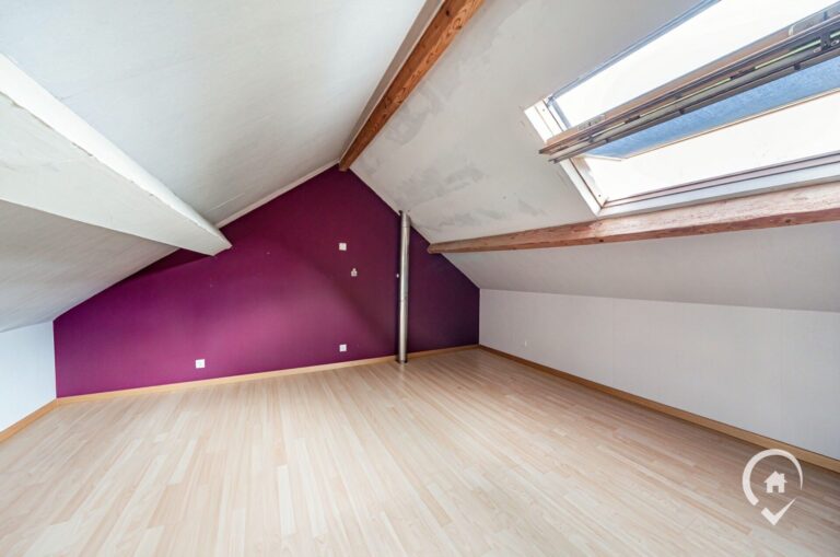 Condrogest - Maison en pierre à vendre à Onhaye