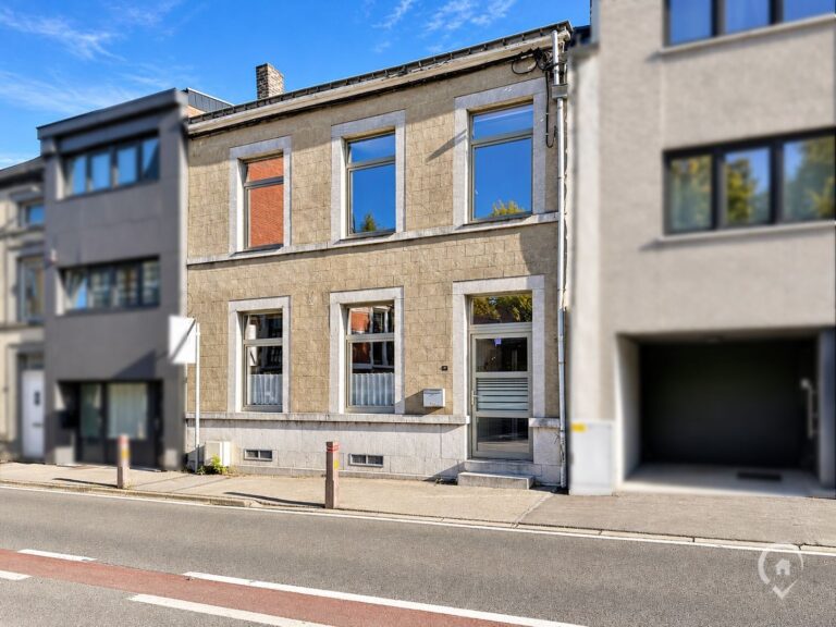 Condrogest - Maison de ville 4 chambres et jardin à vendre à Ciney