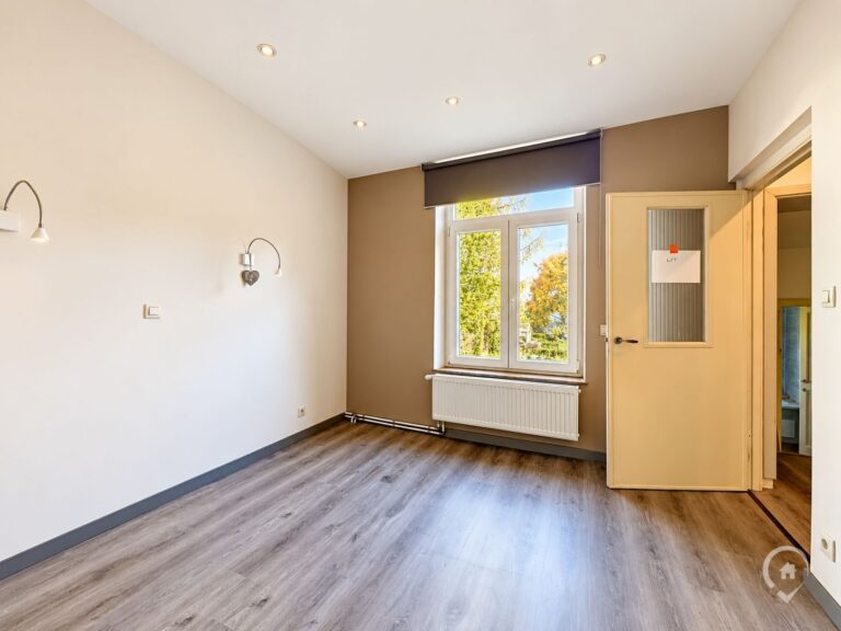 Condrogest - Maison de ville 4 chambres et jardin à vendre à Ciney