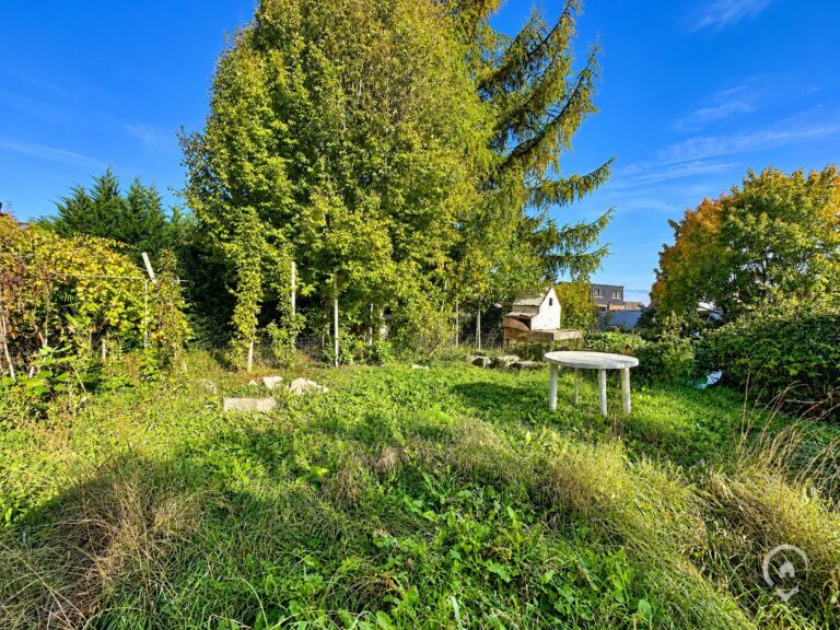 Condrogest - Maison de ville 4 chambres et jardin à vendre à Ciney