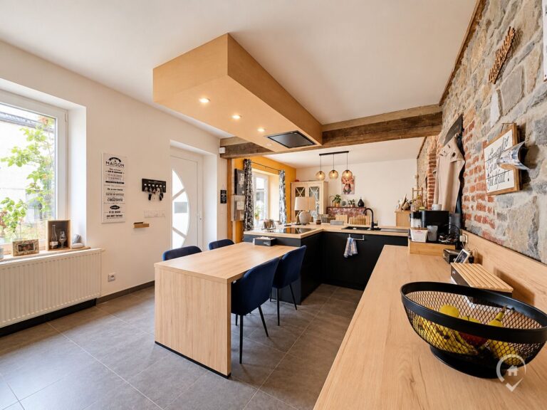 Condrogest - Maison 4 façades en pierre 4 chambres à vendre à Conneux
