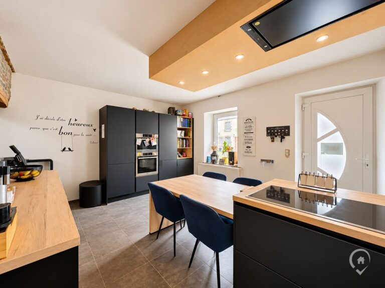 Condrogest - Maison 4 façades en pierre 4 chambres à vendre à Conneux