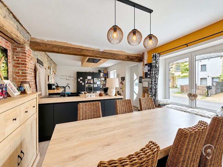 Condrogest - Maison 4 façades en pierre 4 chambres à vendre à Conneux