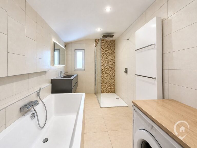 Condrogest - Maison 4 façades en pierre 4 chambres à vendre à Conneux