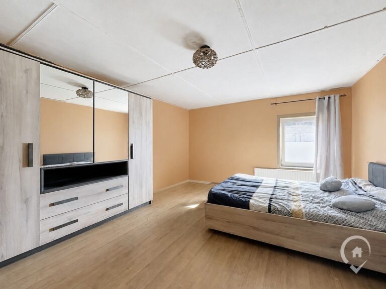 Condrogest - Maison 4 façades en pierre 4 chambres à vendre à Conneux