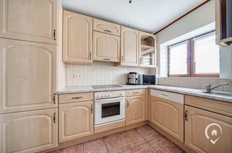 Condrogest - Maison en pierre à vendre à Miavoye