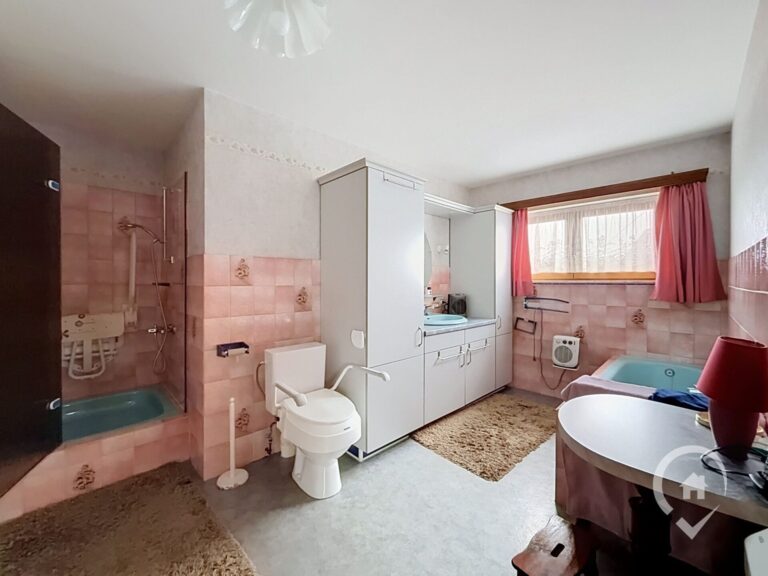 Condrogest - Maison 3 chambres avec garage et jardin à Hour